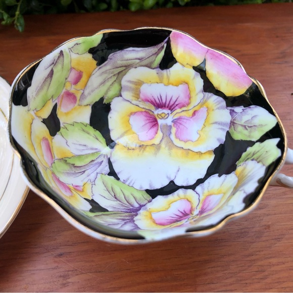 Paragon Double Warrant Tea Cup Saucer Pansies Pansy Black England HM Que… - Picture 11 of 11